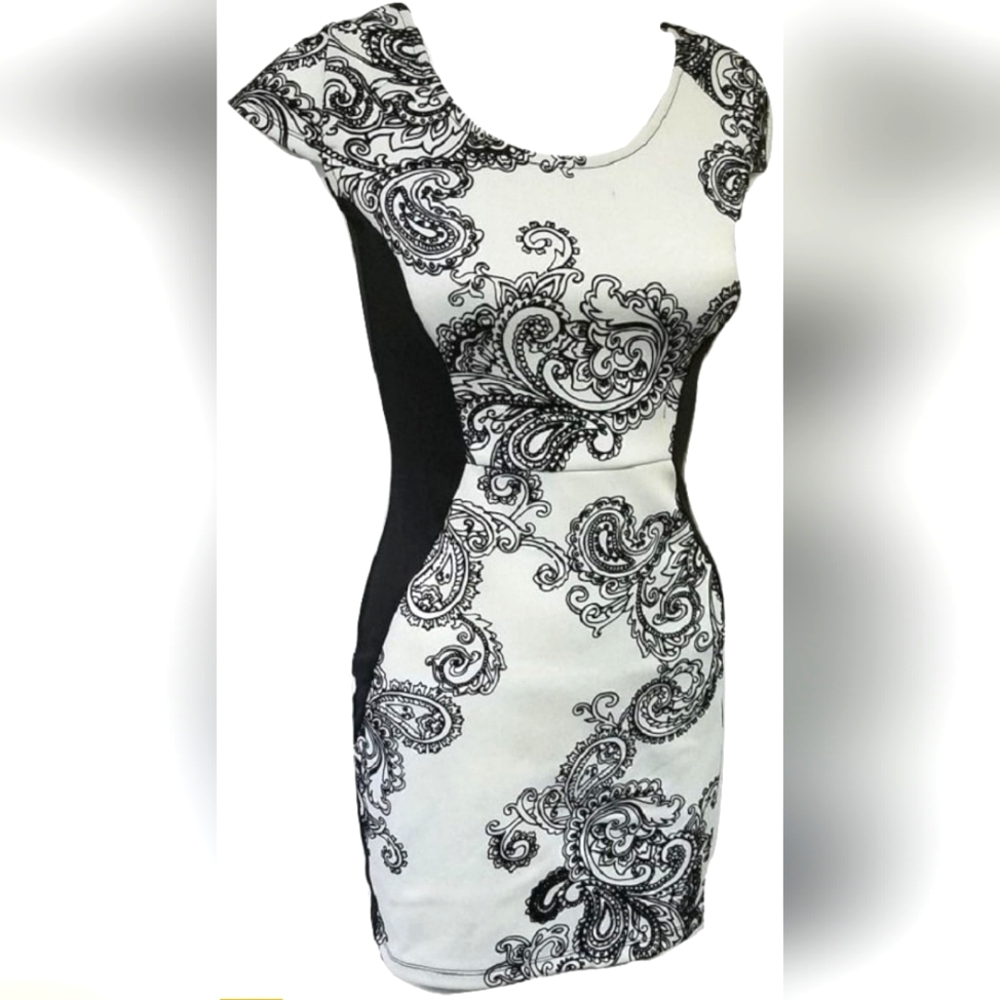 Stitch Btween Slimming Felt Paisley Design Cap Sleeve Mini Dress Black/Off-White
